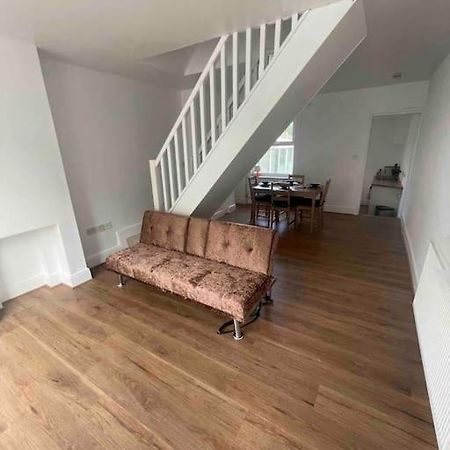 Modern 2 Bedroom Terraced House Dover Luaran gambar