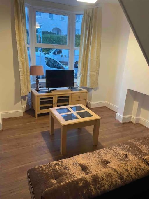 Modern 2 Bedroom Terraced House Dover Luaran gambar