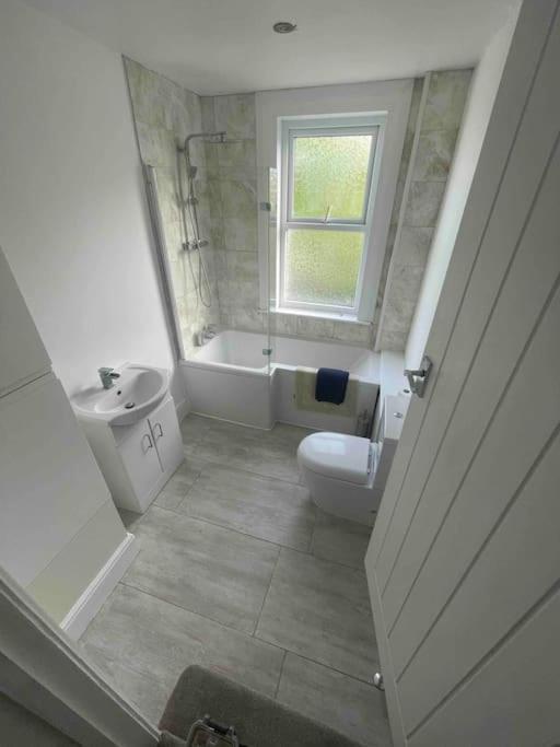 Modern 2 Bedroom Terraced House Dover Luaran gambar