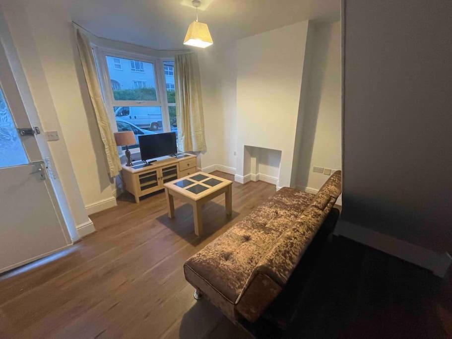 Modern 2 Bedroom Terraced House Dover Luaran gambar